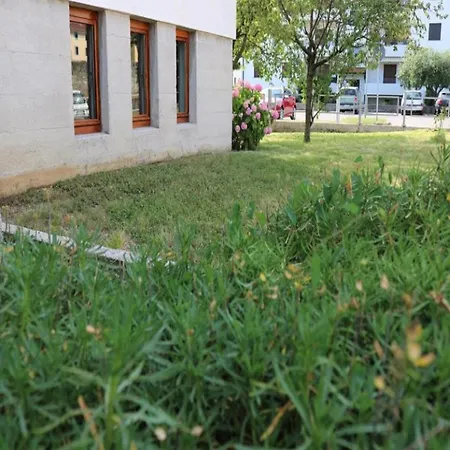 With Garden And Cosy Attic Villa *