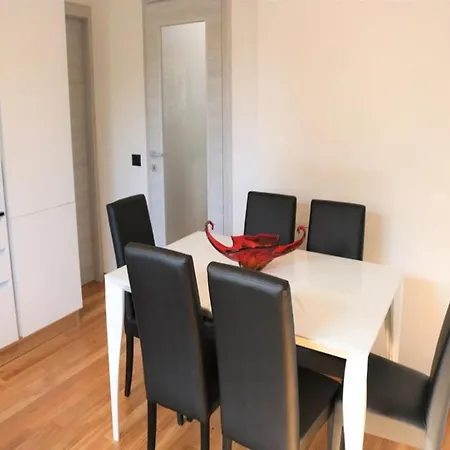 With Garden And Cosy Attic *