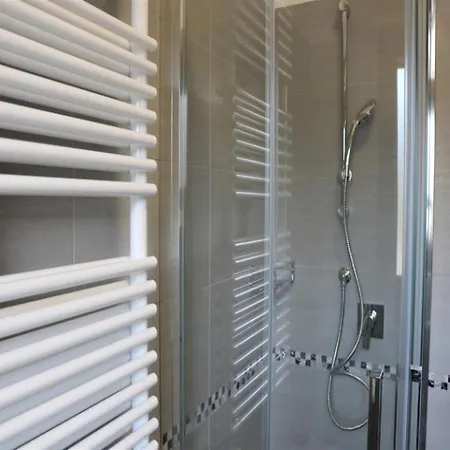 With Garden And Cosy Attic Willa